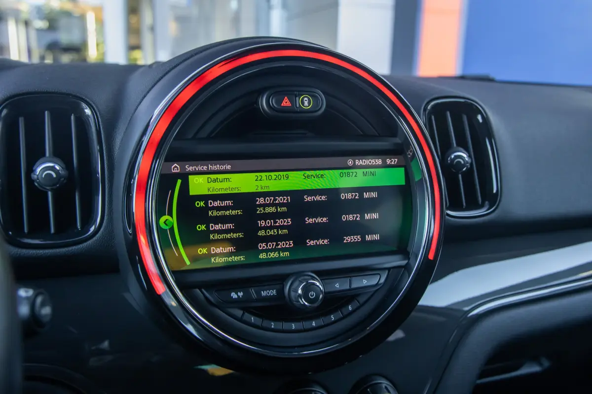 1.5 One Chili | Camera | Cruise control adaptief | Haed-up | Stoelverwarming | Navigatie | | Achteruitrijcamera | Cruise control adaptief met Stop&Go | Extra getint glas