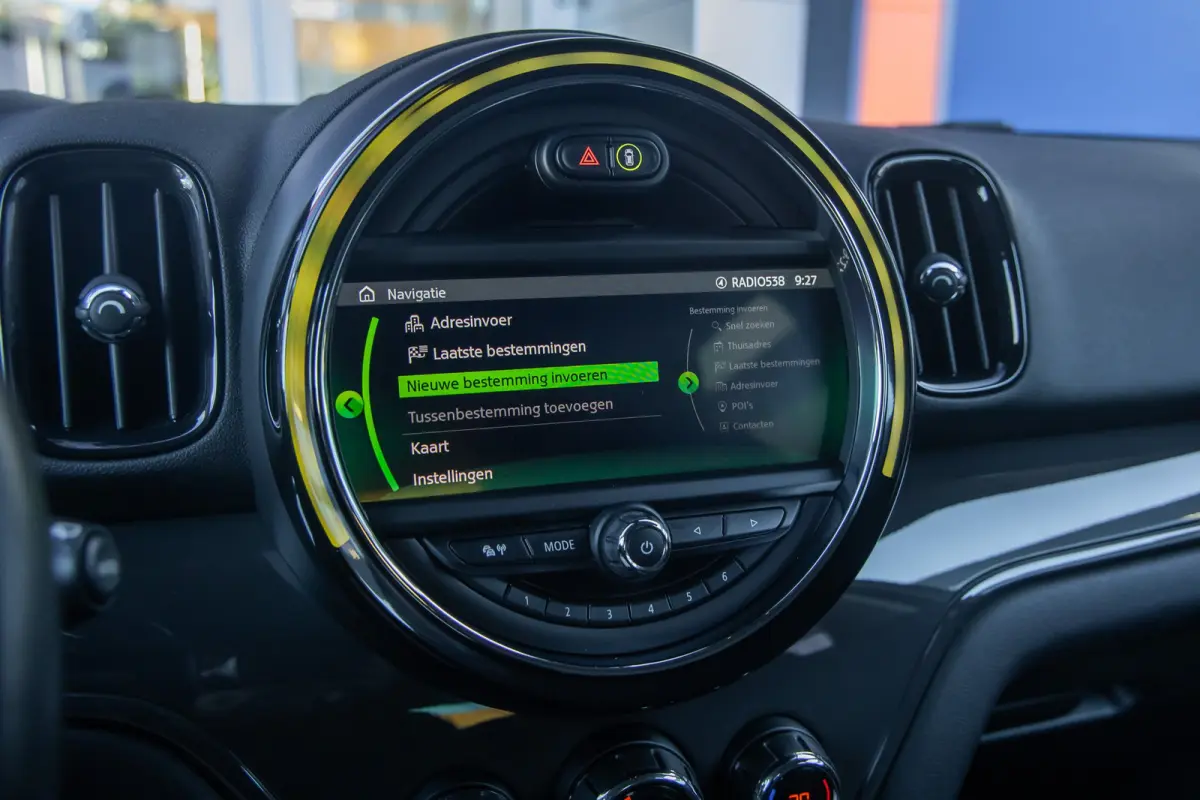 1.5 One Chili | Camera | Cruise control adaptief | Haed-up | Stoelverwarming | Navigatie | | Achteruitrijcamera | Cruise control adaptief met Stop&Go | Extra getint glas