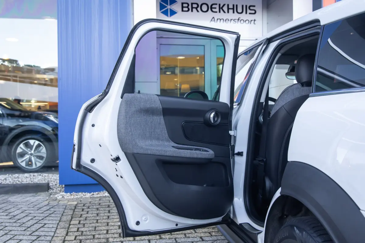 1.5 One Chili | Camera | Cruise control adaptief | Haed-up | Stoelverwarming | Navigatie | | Achteruitrijcamera | Cruise control adaptief met Stop&Go | Extra getint glas