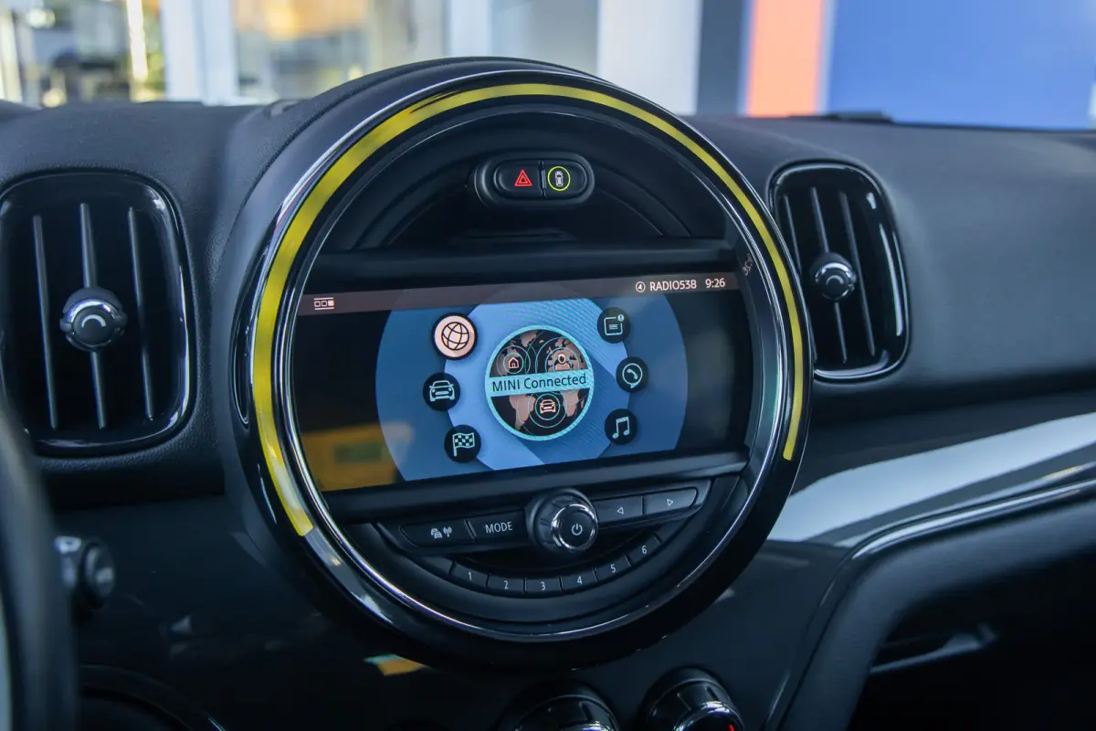 1.5 One Chili | Camera | Cruise control adaptief | Haed-up | Stoelverwarming | Navigatie | | Achteruitrijcamera | Cruise control adaptief met Stop&Go | Extra getint glas
