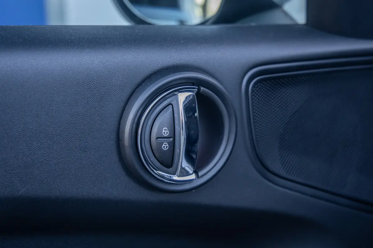 1.5 One Chili | Camera | Cruise control adaptief | Haed-up | Stoelverwarming | Navigatie | | Achteruitrijcamera | Cruise control adaptief met Stop&Go | Extra getint glas