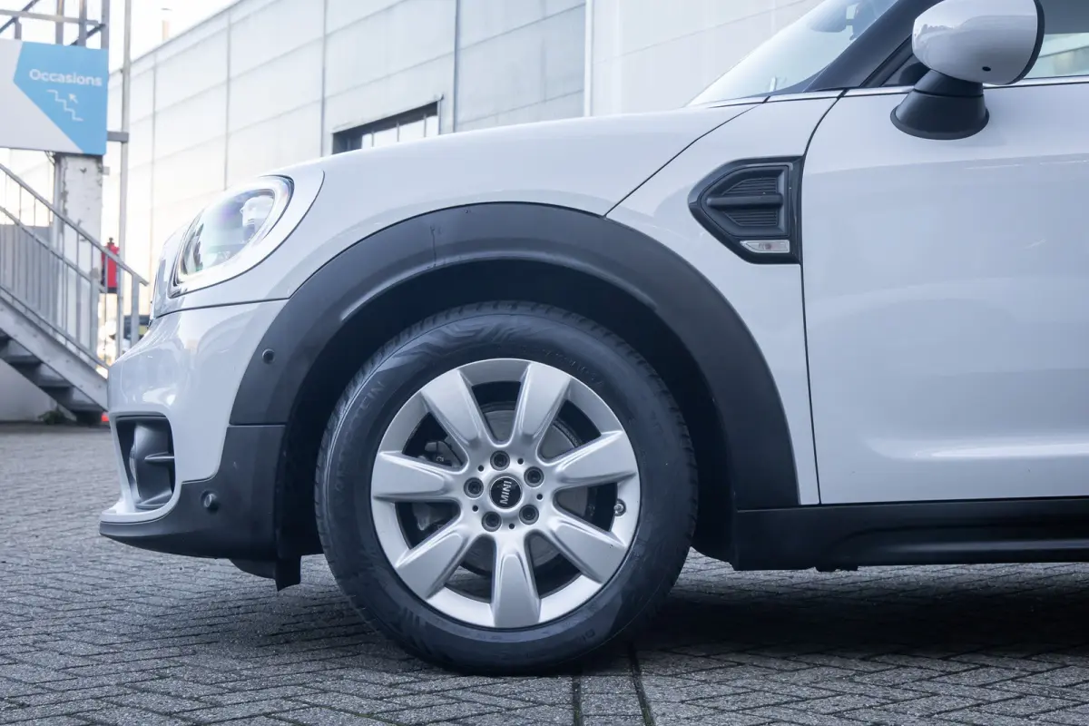 1.5 One Chili | Camera | Cruise control adaptief | Haed-up | Stoelverwarming | Navigatie | | Achteruitrijcamera | Cruise control adaptief met Stop&Go | Extra getint glas