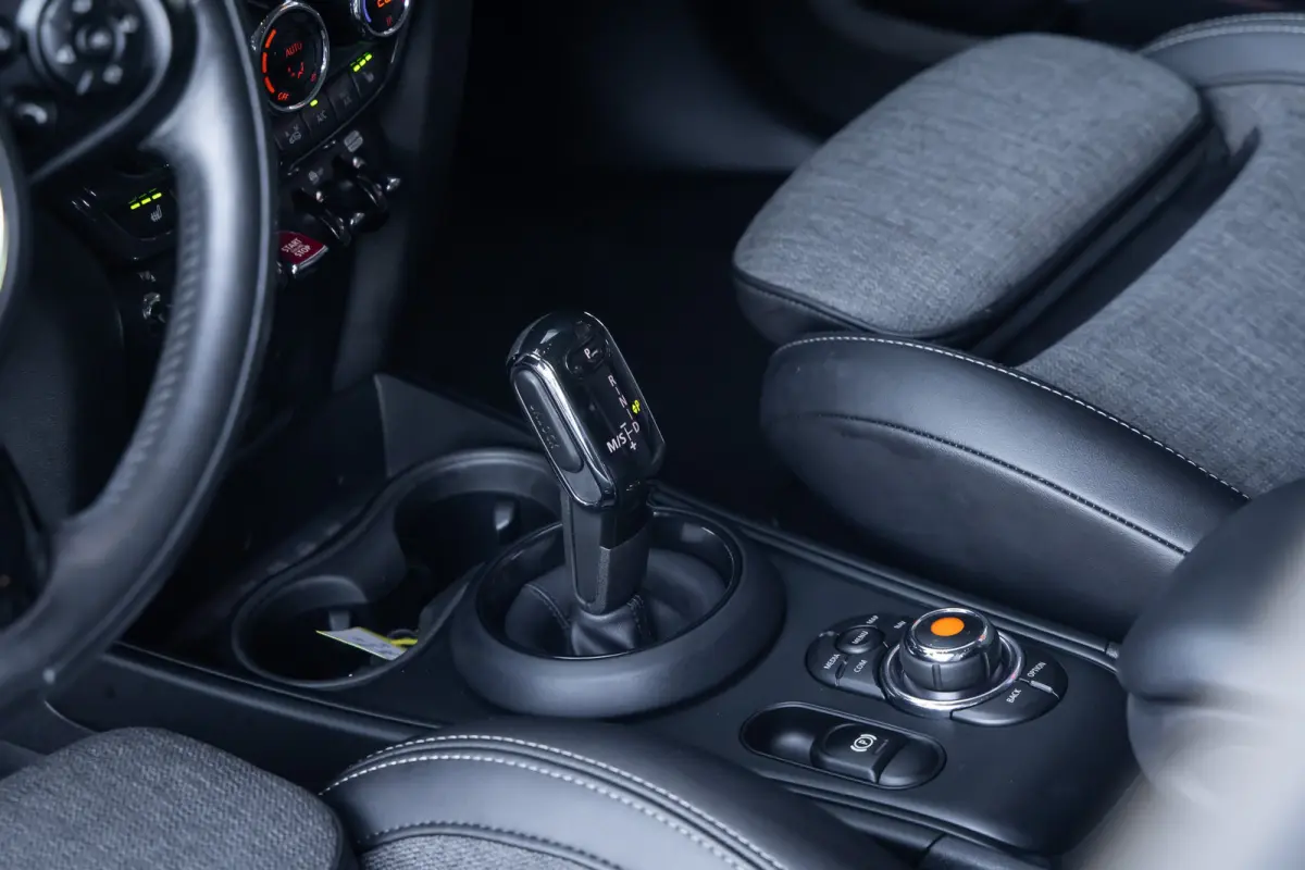 1.5 One Chili | Camera | Cruise control adaptief | Haed-up | Stoelverwarming | Navigatie | | Achteruitrijcamera | Cruise control adaptief met Stop&Go | Extra getint glas