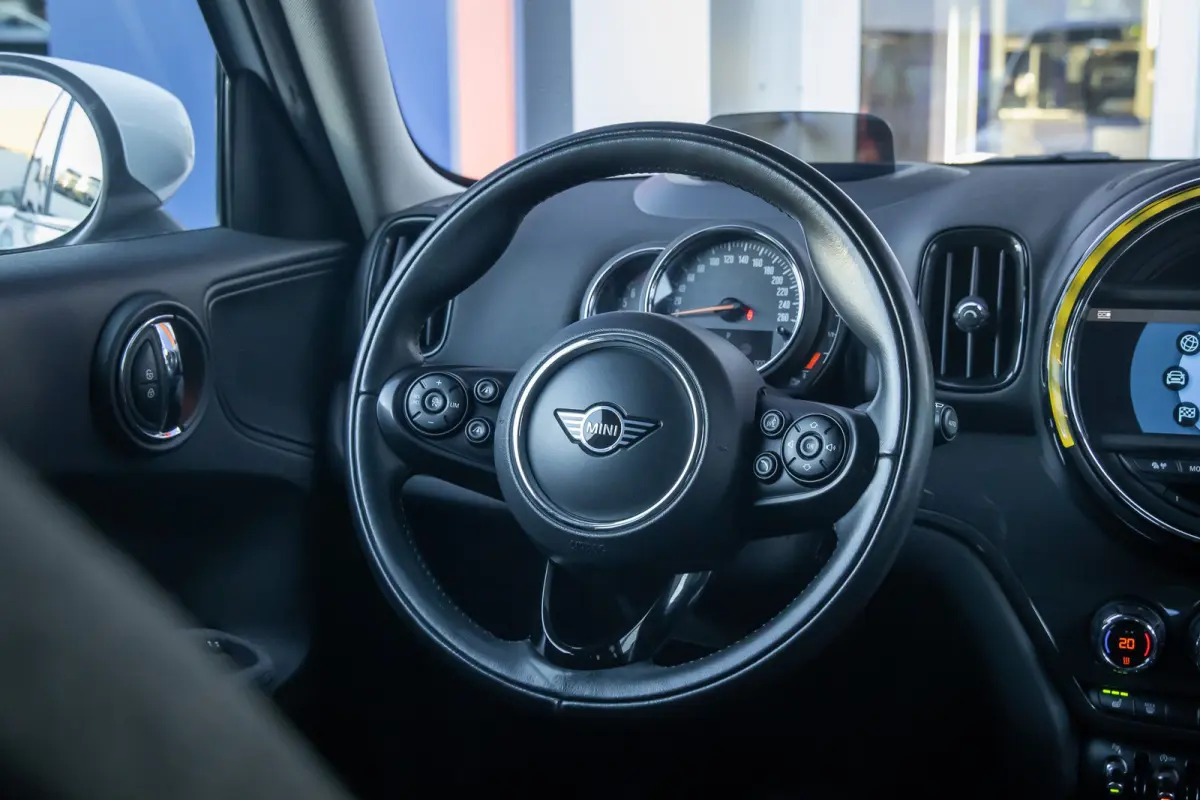 1.5 One Chili | Camera | Cruise control adaptief | Haed-up | Stoelverwarming | Navigatie | | Achteruitrijcamera | Cruise control adaptief met Stop&Go | Extra getint glas