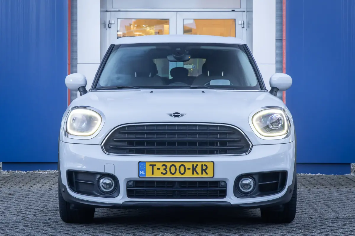 1.5 One Chili | Camera | Cruise control adaptief | Haed-up | Stoelverwarming | Navigatie | | Achteruitrijcamera | Cruise control adaptief met Stop&Go | Extra getint glas