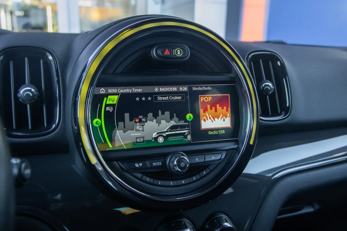 1.5 One Chili | Camera | Cruise control adaptief | Haed-up | Stoelverwarming | Navigatie | | Achteruitrijcamera | Cruise control adaptief met Stop&Go | Extra getint glas