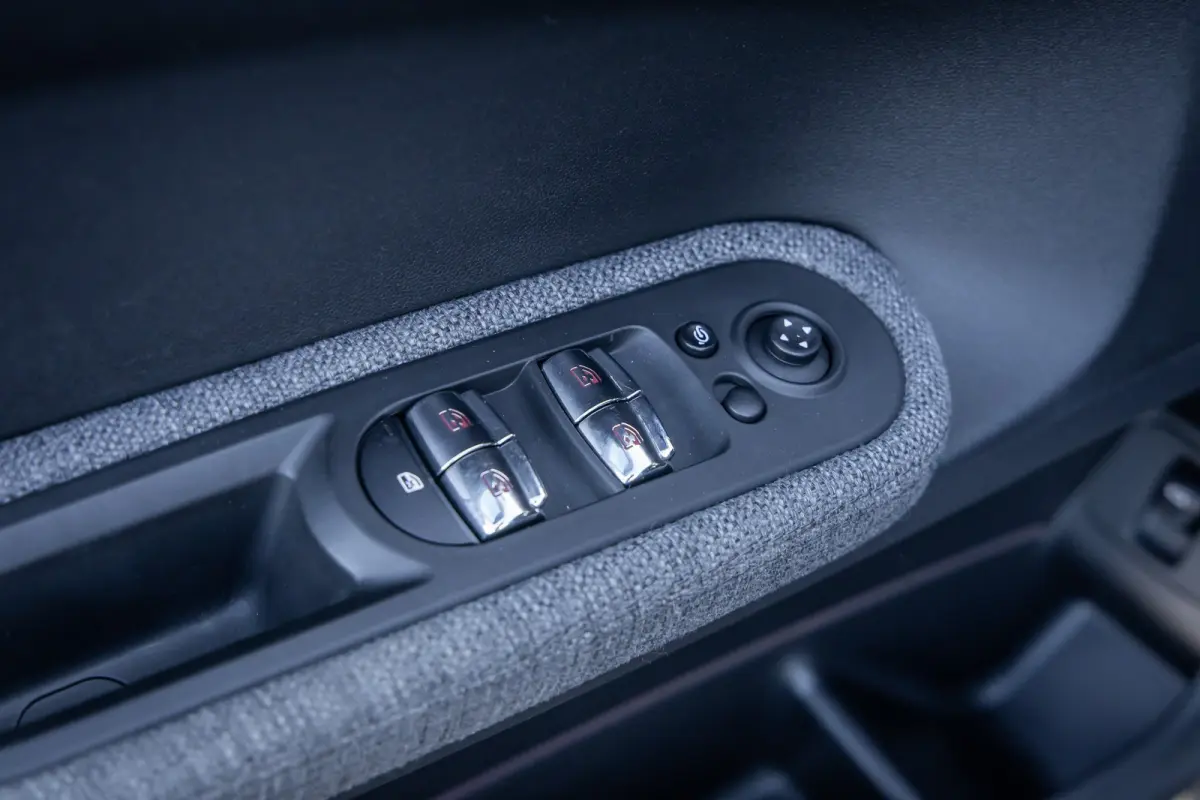 1.5 One Chili | Camera | Cruise control adaptief | Haed-up | Stoelverwarming | Navigatie | | Achteruitrijcamera | Cruise control adaptief met Stop&Go | Extra getint glas