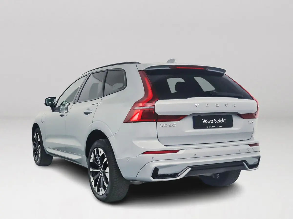 T6 Plug-in hybrid AWD Ultra Dark | Panoramadak | 360° camera | Harman Kardon | Luchtvering | Head-up display | Stoel- en stuurverwarming | Trekhaak