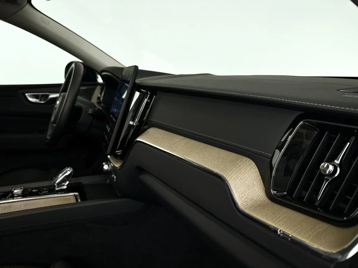 T6 Plug-in hybrid AWD Ultra Dark | Panoramadak | 360° camera | Harman Kardon | Luchtvering | Head-up display | Stoel- en stuurverwarming | Trekhaak