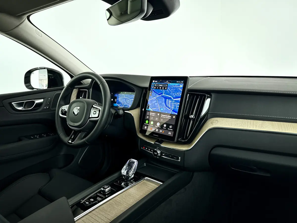 T6 Plug-in hybrid AWD Ultra Dark | Panoramadak | 360° camera | Harman Kardon | Luchtvering | Head-up display | Stoel- en stuurverwarming | Trekhaak