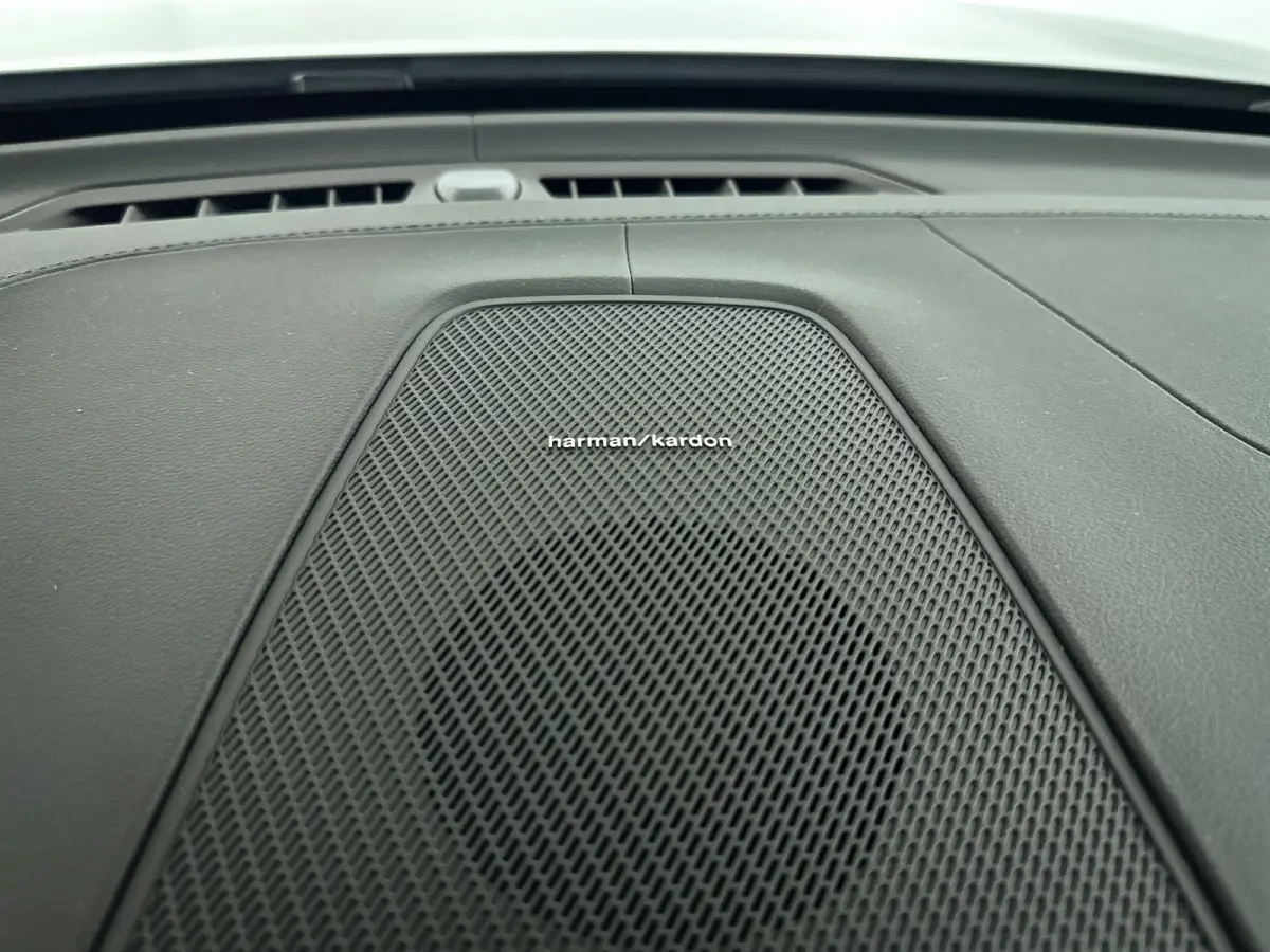 T6 Plug-in hybrid AWD Ultra Dark | Panoramadak | 360° camera | Harman Kardon | Luchtvering | Head-up display | Stoel- en stuurverwarming | Trekhaak