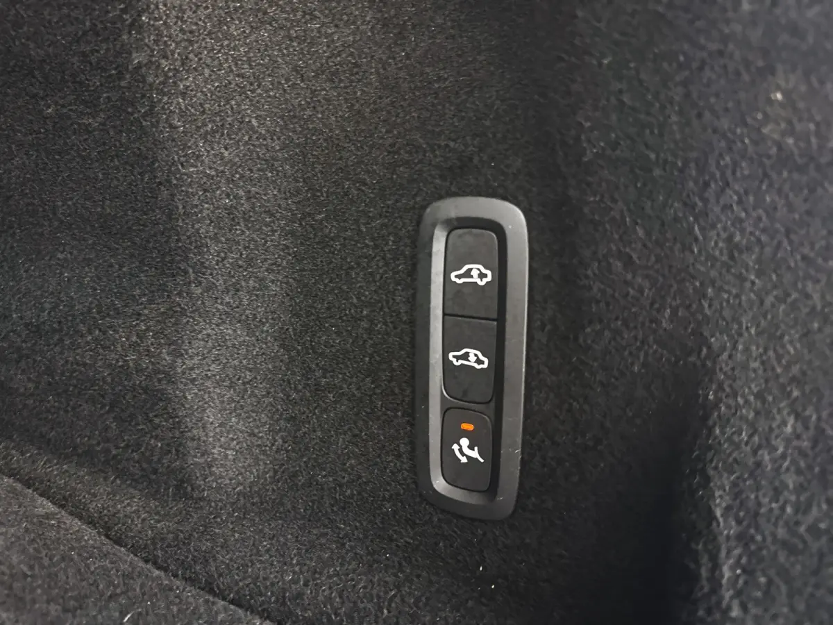 T6 Plug-in hybrid AWD Ultra Dark | Panoramadak | 360° camera | Harman Kardon | Luchtvering | Head-up display | Stoel- en stuurverwarming | Trekhaak