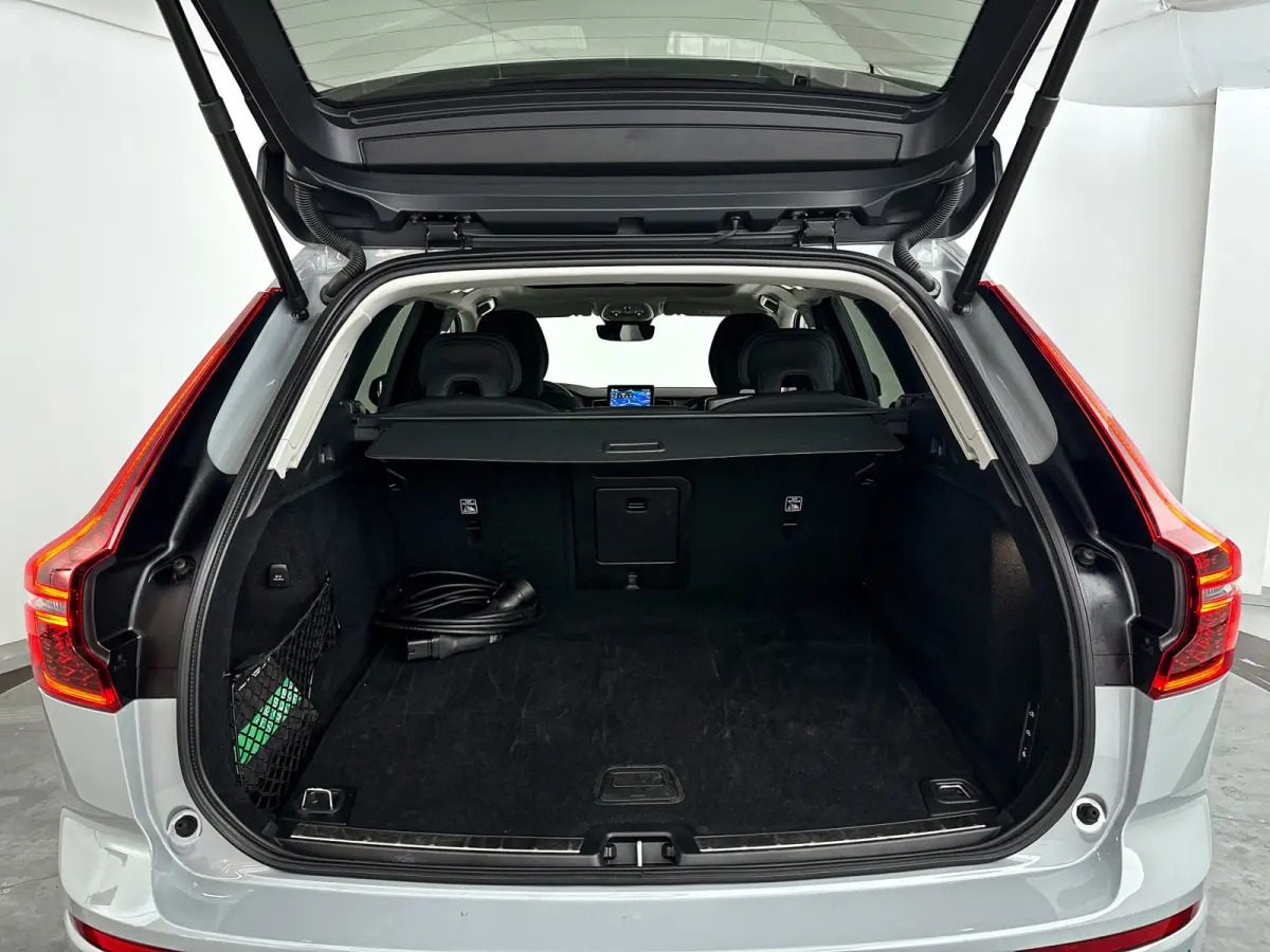 T6 Plug-in hybrid AWD Ultra Dark | Panoramadak | 360° camera | Harman Kardon | Luchtvering | Head-up display | Stoel- en stuurverwarming | Trekhaak