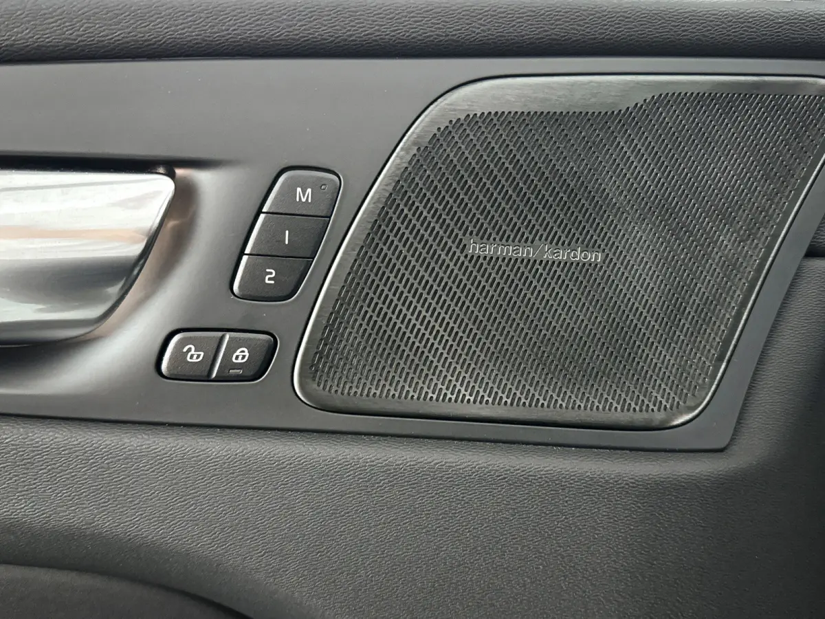 T6 Plug-in hybrid AWD Ultra Dark | Panoramadak | 360° camera | Harman Kardon | Luchtvering | Head-up display | Stoel- en stuurverwarming | Trekhaak