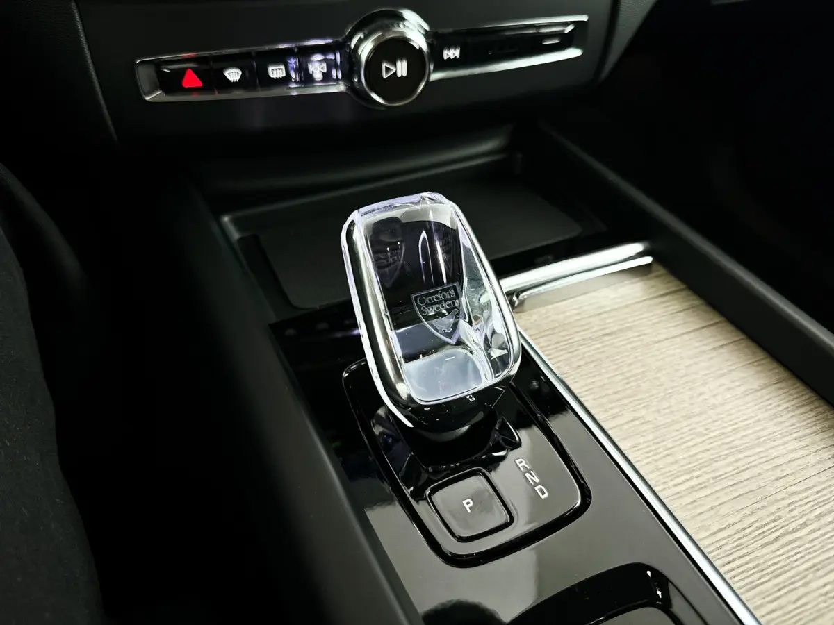 T6 Plug-in hybrid AWD Ultra Dark | Panoramadak | 360° camera | Harman Kardon | Luchtvering | Head-up display | Stoel- en stuurverwarming | Trekhaak