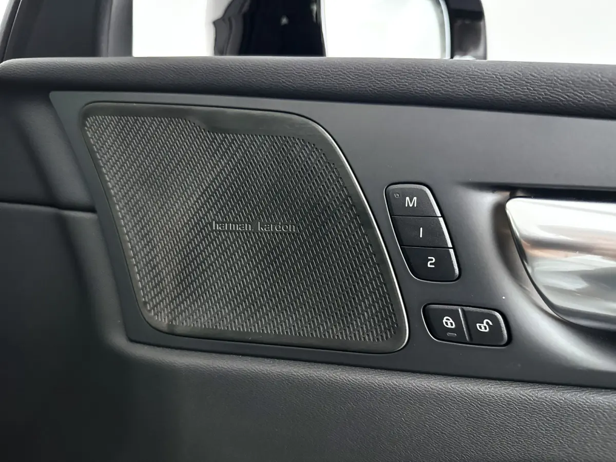 T6 Plug-in hybrid AWD Ultra Dark | Panoramadak | 360° camera | Harman Kardon | Luchtvering | Head-up display | Stoel- en stuurverwarming | Trekhaak
