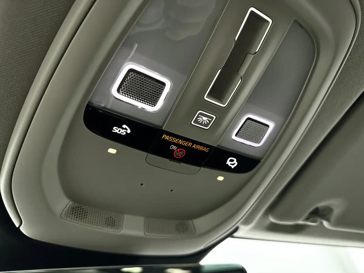 T6 Plug-in hybrid AWD Ultra Dark | Panoramadak | 360° camera | Harman Kardon | Luchtvering | Head-up display | Stoel- en stuurverwarming | Trekhaak