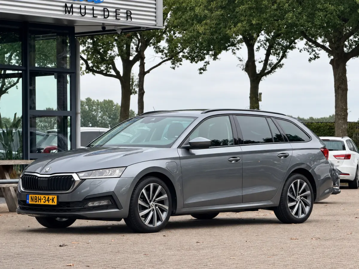 1.4 TSI iV PHEV Business Edition | Plug in Hyb | Stoelverwarming / Stuurverwarming | CarPlay | Clima | Camera
