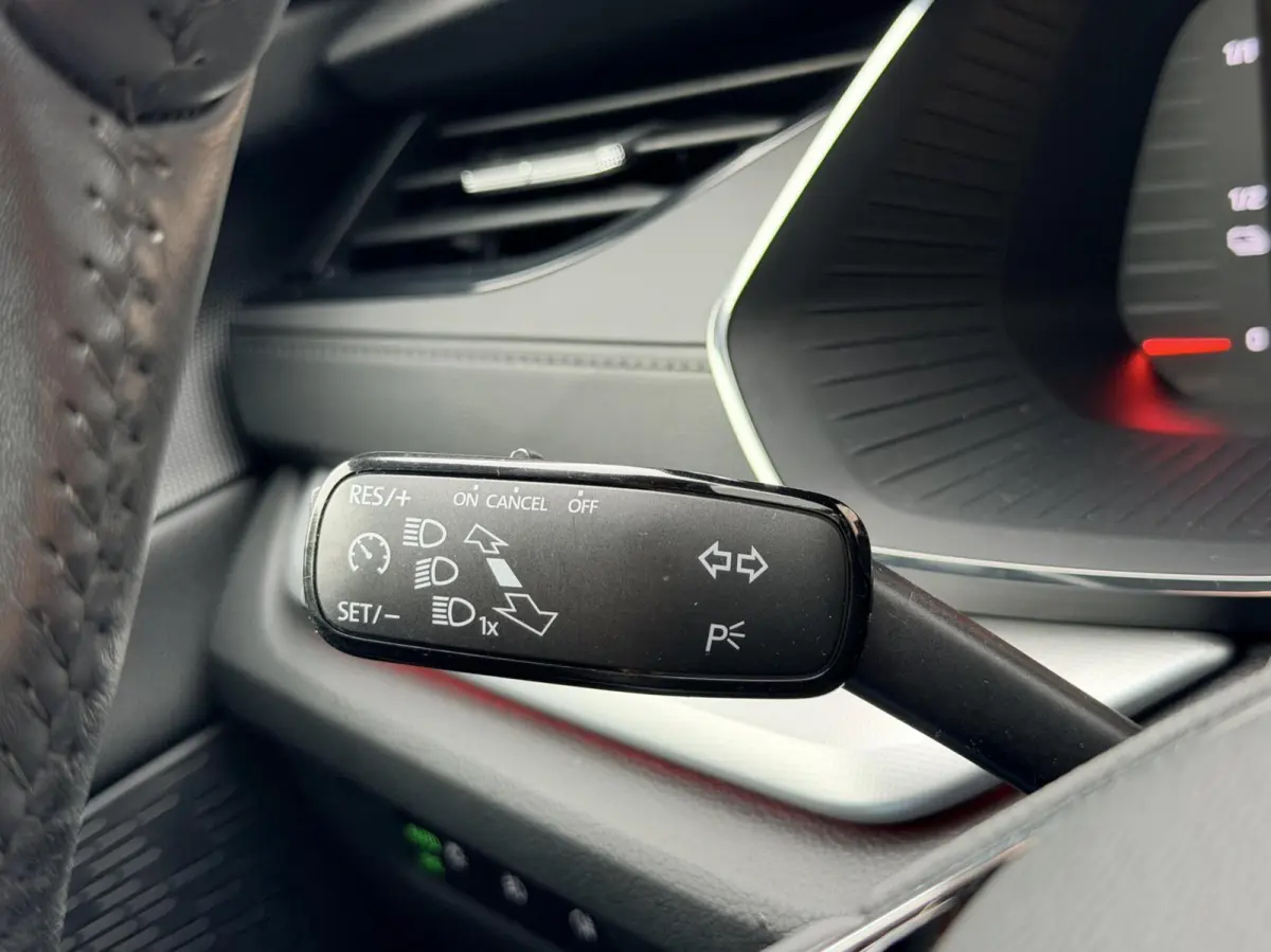 1.4 TSI iV PHEV Business Edition | Plug in Hyb | Stoelverwarming / Stuurverwarming | CarPlay | Clima | Camera
