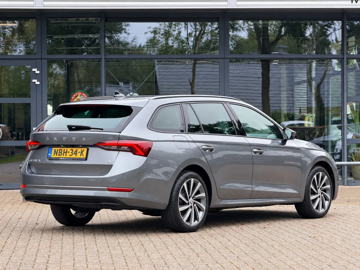 1.4 TSI iV PHEV Business Edition | Plug in Hyb | Stoelverwarming / Stuurverwarming | CarPlay | Clima | Camera