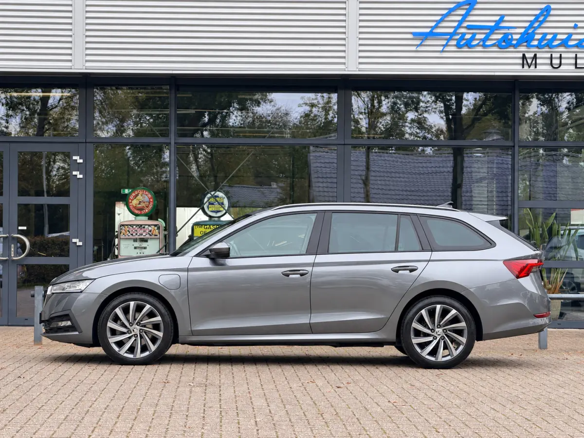 1.4 TSI iV PHEV Business Edition | Plug in Hyb | Stoelverwarming / Stuurverwarming | CarPlay | Clima | Camera