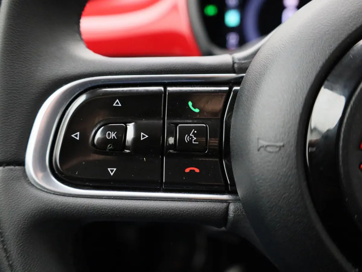RED 42 kWh | SOH 94,12% | CRUISECONTROL | APPLE CARPLAY / ANDROID AUTO | DAB+ | NAVIGATIE |