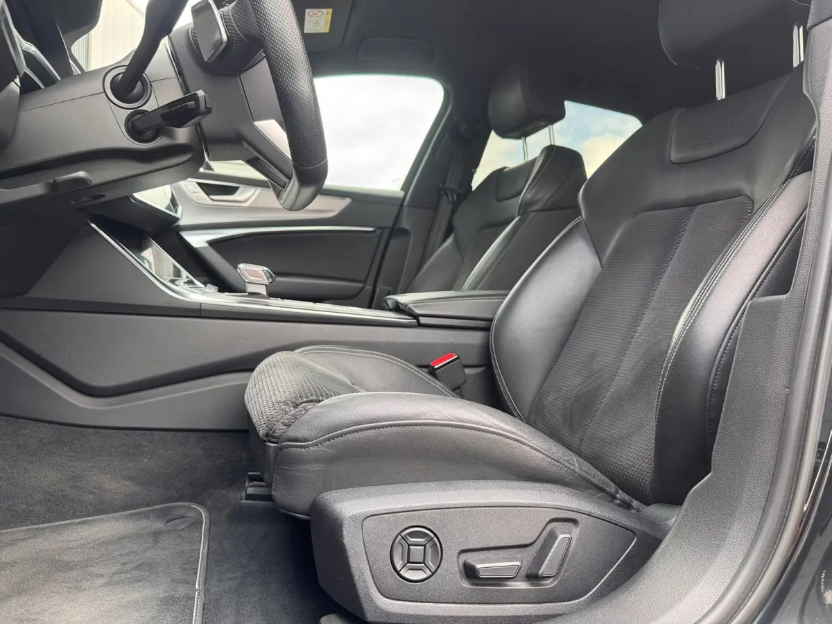 55 TFSI e quattro Competition S-LINE l ADAPT.CRUIS l KEYLESS l CAMERA l CARPLAY l DEALER OH l KERAMISCHE COATING