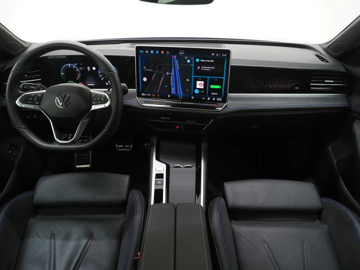1.5 eHybrid R-Line Black | 5 Jaar Garantie | Leder | Stoelventilatie | Trekhaak | Massage | 360 | HUD | Keyless