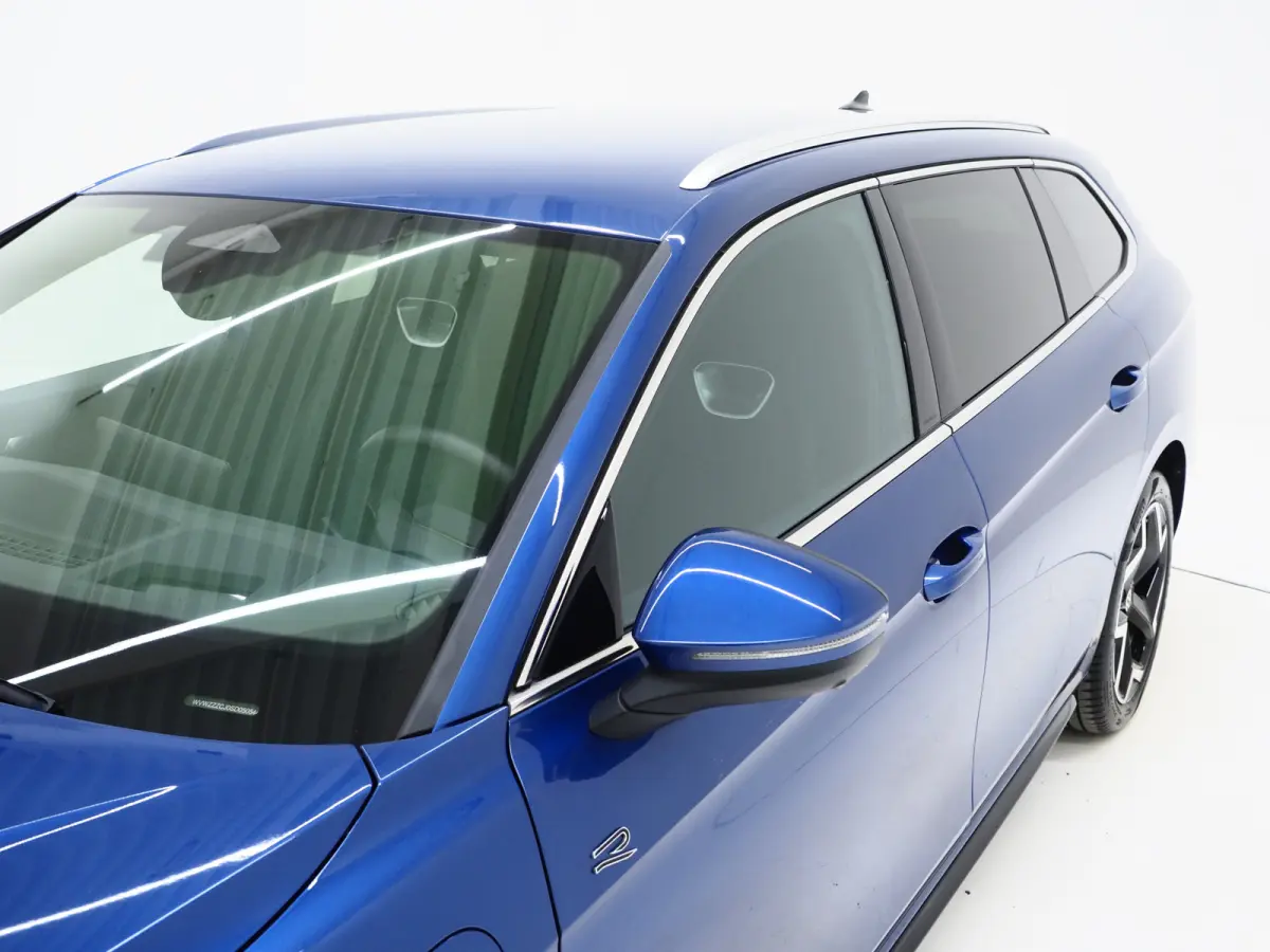 1.5 eHybrid R-Line Black | 5 Jaar Garantie | Leder | Stoelventilatie | Trekhaak | Massage | 360 | HUD | Keyless