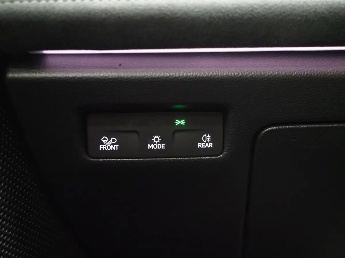 1.5 eHybrid R-Line Black | 5 Jaar Garantie | Leder | Stoelventilatie | Trekhaak | Massage | 360 | HUD | Keyless