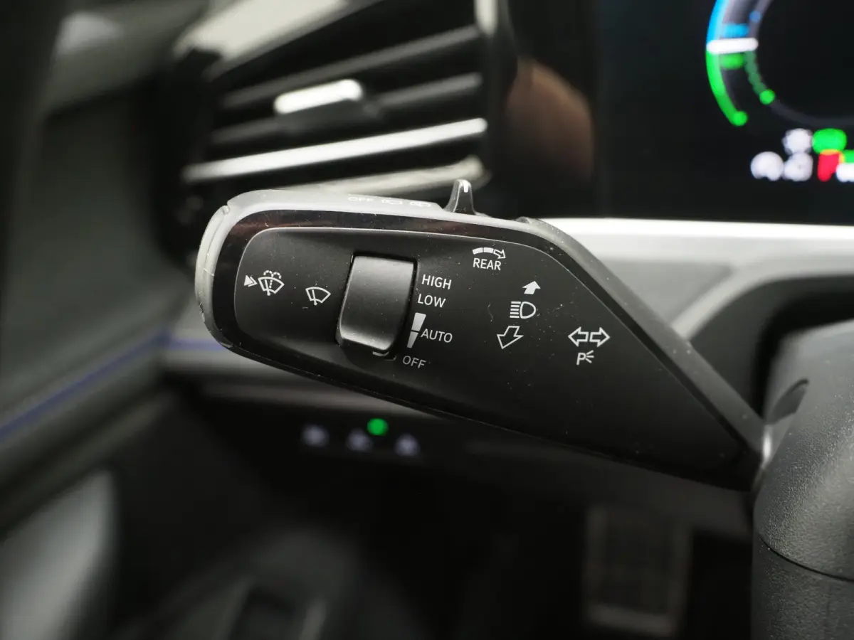 1.5 eHybrid R-Line Black | 5 Jaar Garantie | Leder | Stoelventilatie | Trekhaak | Massage | 360 | HUD | Keyless