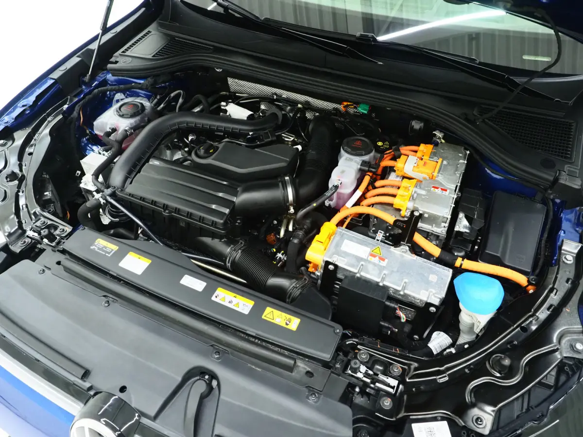 1.5 eHybrid R-Line Black | 5 Jaar Garantie | Leder | Stoelventilatie | Trekhaak | Massage | 360 | HUD | Keyless