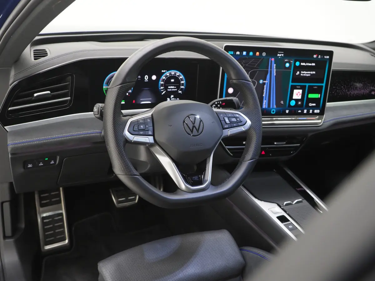 1.5 eHybrid R-Line Black | 5 Jaar Garantie | Leder | Stoelventilatie | Trekhaak | Massage | 360 | HUD | Keyless
