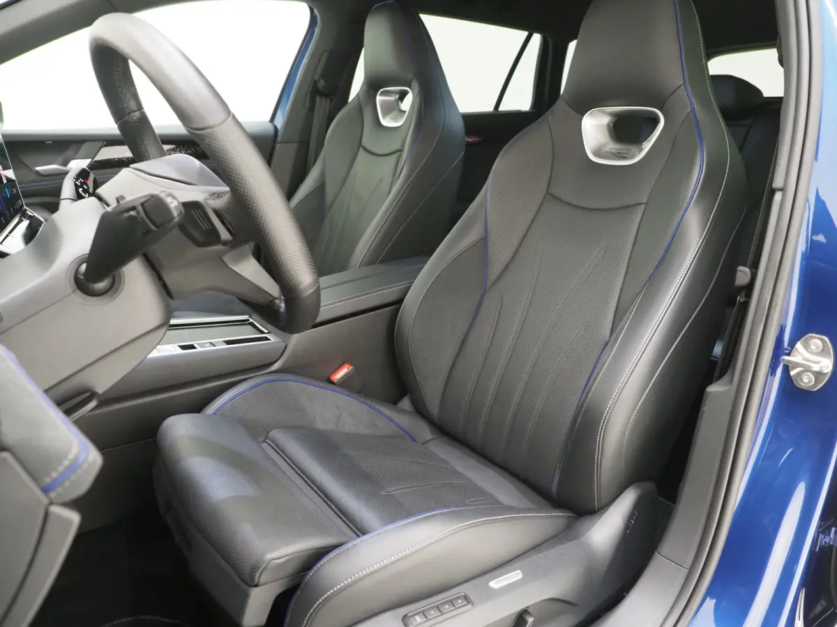1.5 eHybrid R-Line Black | 5 Jaar Garantie | Leder | Stoelventilatie | Trekhaak | Massage | 360 | HUD | Keyless