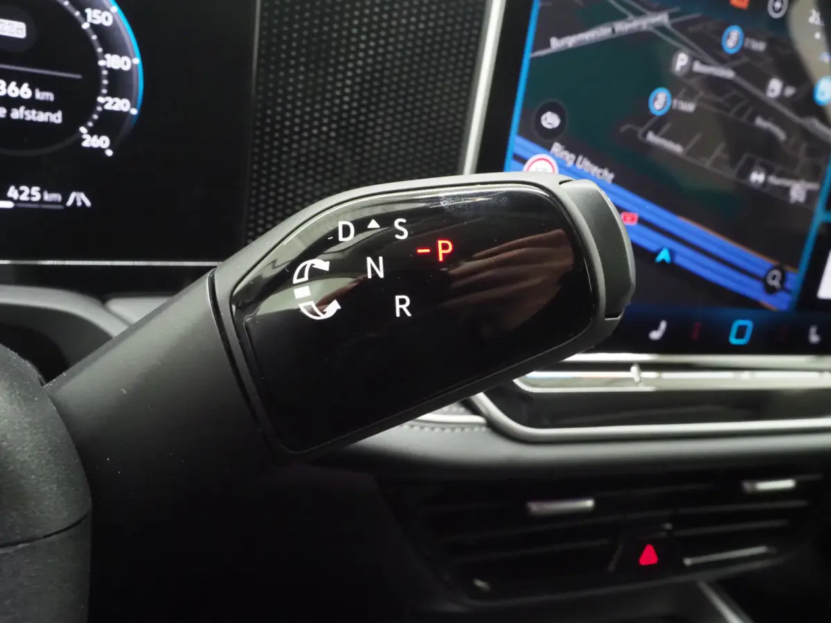 1.5 eHybrid Business | Leder/Alcantara | Massage | Trekhaak | HUD | Camera | Memory | Sfeerlicht | Carplay