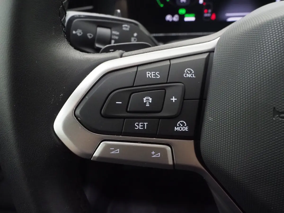 1.5 eHybrid Business | Leder/Alcantara | Massage | Trekhaak | HUD | Camera | Memory | Sfeerlicht | Carplay