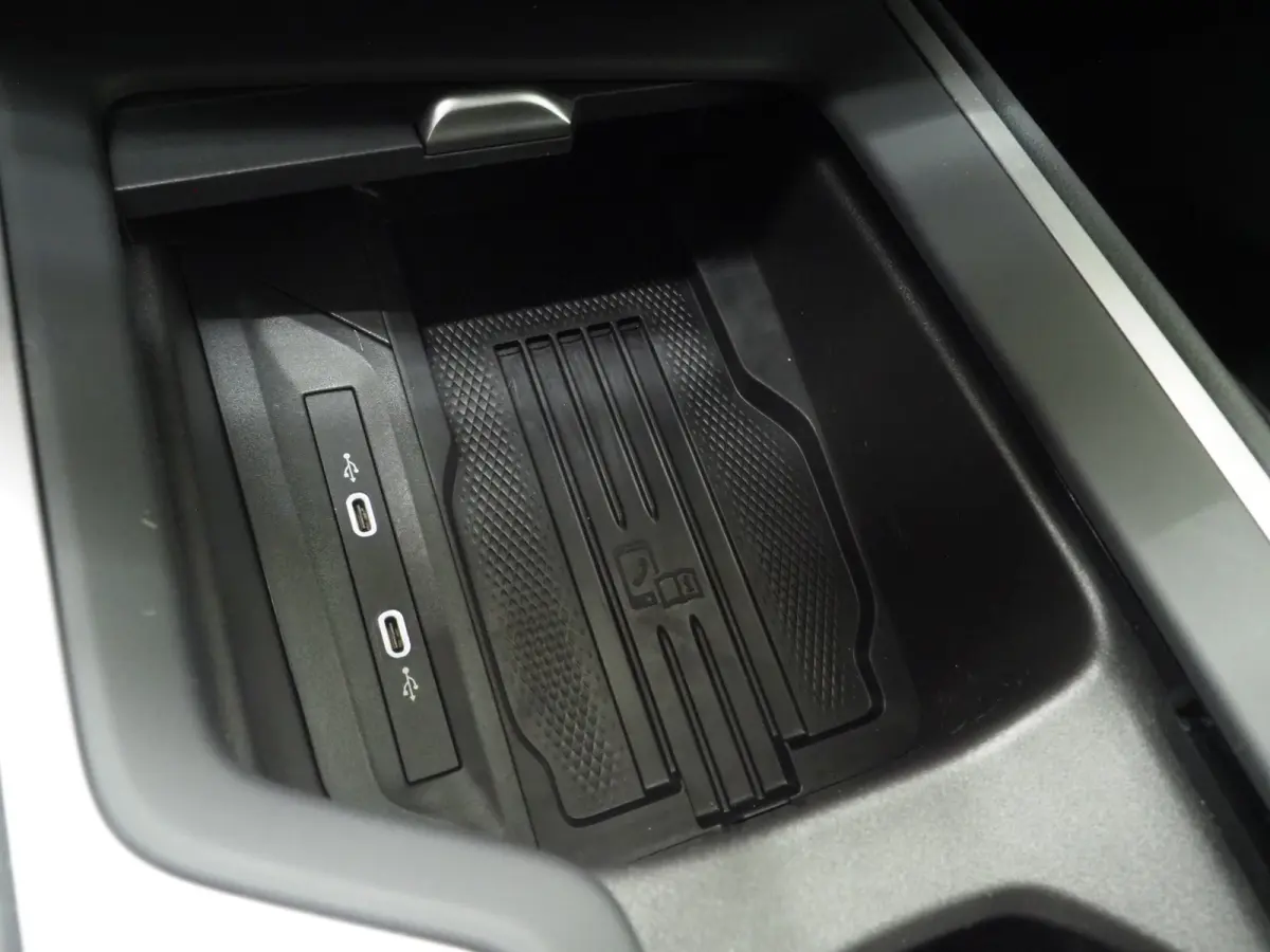 1.5 eHybrid Business | Leder/Alcantara | Massage | Trekhaak | HUD | Camera | Memory | Sfeerlicht | Carplay