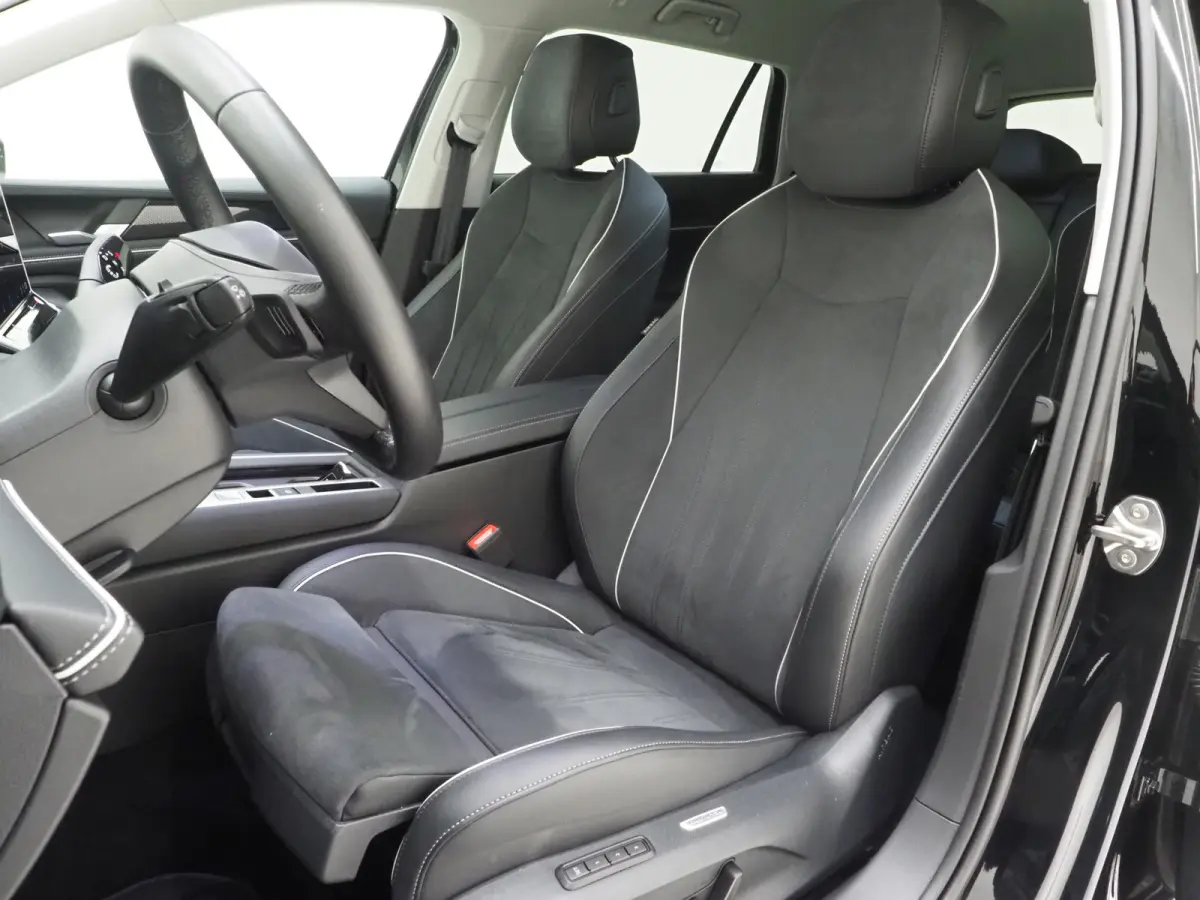 1.5 eHybrid Business | Leder/Alcantara | Massage | Trekhaak | HUD | Camera | Memory | Sfeerlicht | Carplay