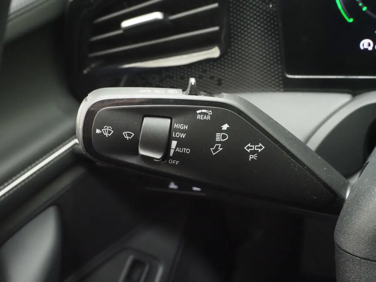 1.5 eHybrid Business | Leder/Alcantara | Massage | Trekhaak | HUD | Camera | Memory | Sfeerlicht | Carplay