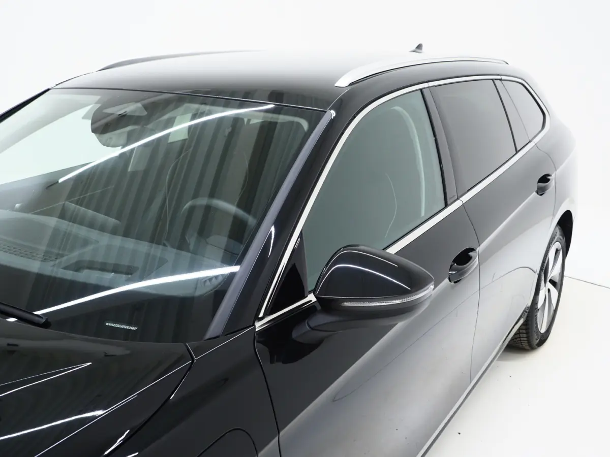 1.5 eHybrid Business | Leder/Alcantara | Massage | Trekhaak | HUD | Camera | Memory | Sfeerlicht | Carplay