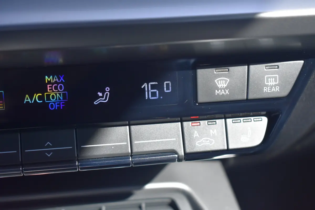 40 TFSI e 204pk S-Tronic Edition | Cruise Control | Verwarmbare voorstoelen voor | MMI Navigatie | 17'' lichtmetalen velgen