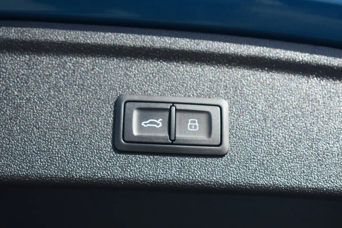 40 TFSI e 204pk S-Tronic Edition | Cruise Control | Verwarmbare voorstoelen voor | MMI Navigatie | 17'' lichtmetalen velgen