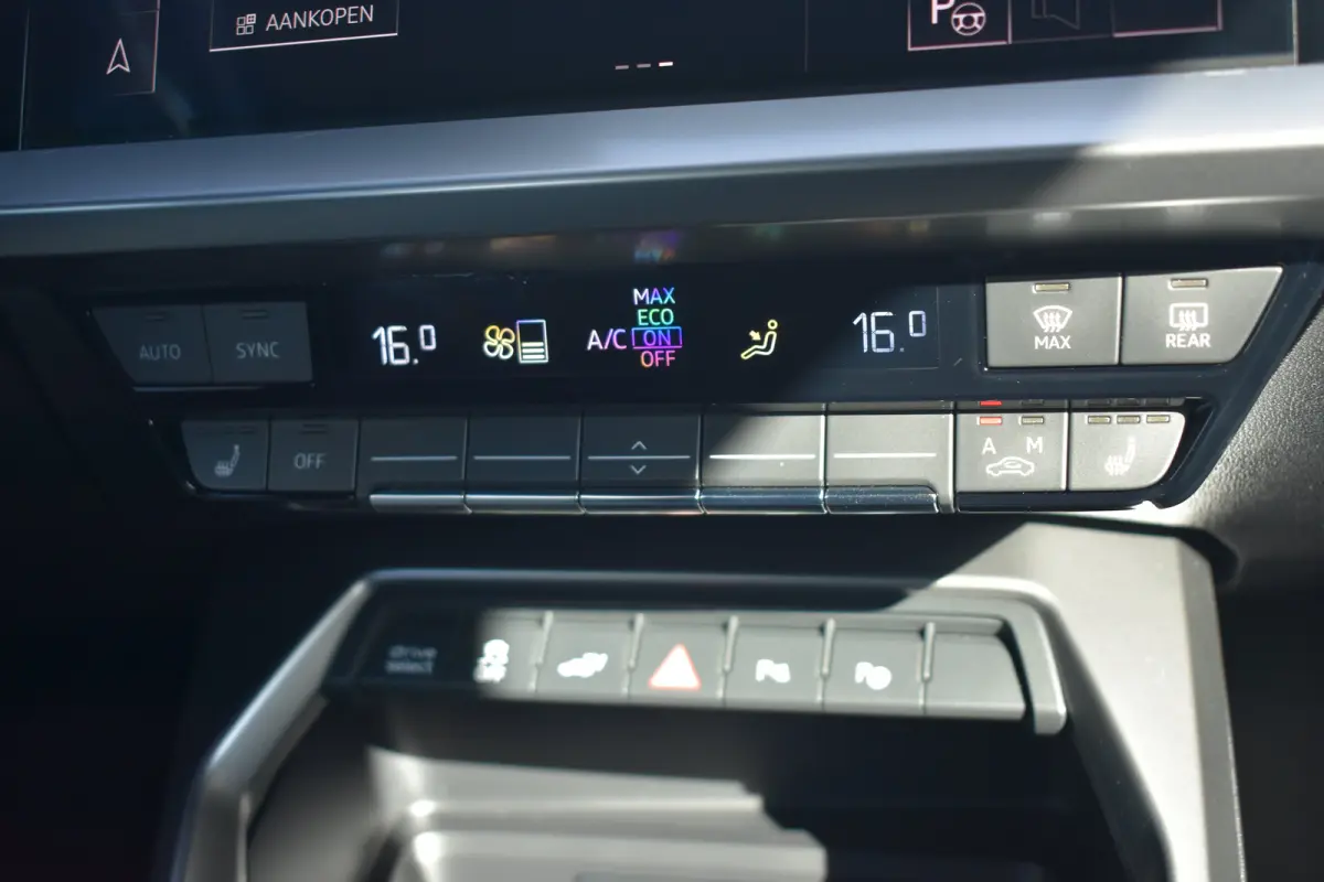 40 TFSI e 204pk S-Tronic Edition | Cruise Control | Verwarmbare voorstoelen voor | MMI Navigatie | 17'' lichtmetalen velgen