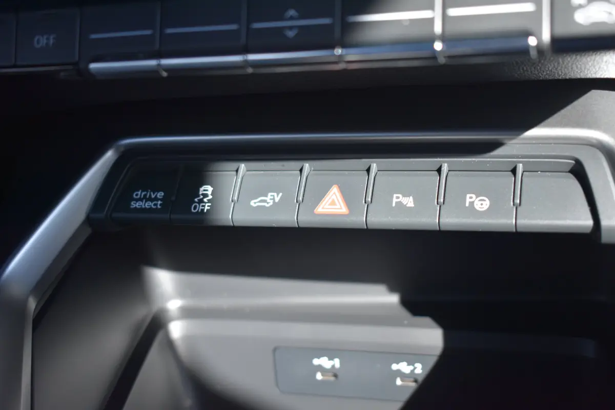 40 TFSI e 204pk S-Tronic Edition | Cruise Control | Verwarmbare voorstoelen voor | MMI Navigatie | 17'' lichtmetalen velgen