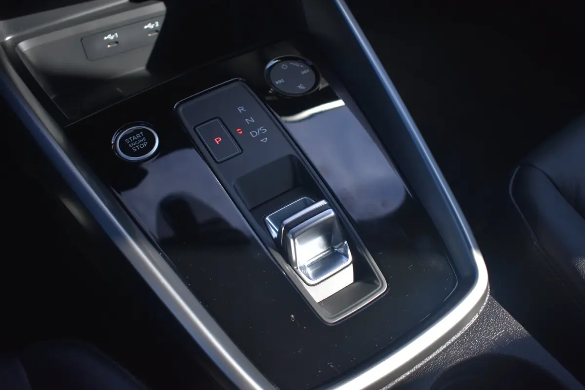 40 TFSI e 204pk S-Tronic Edition | Cruise Control | Verwarmbare voorstoelen voor | MMI Navigatie | 17'' lichtmetalen velgen