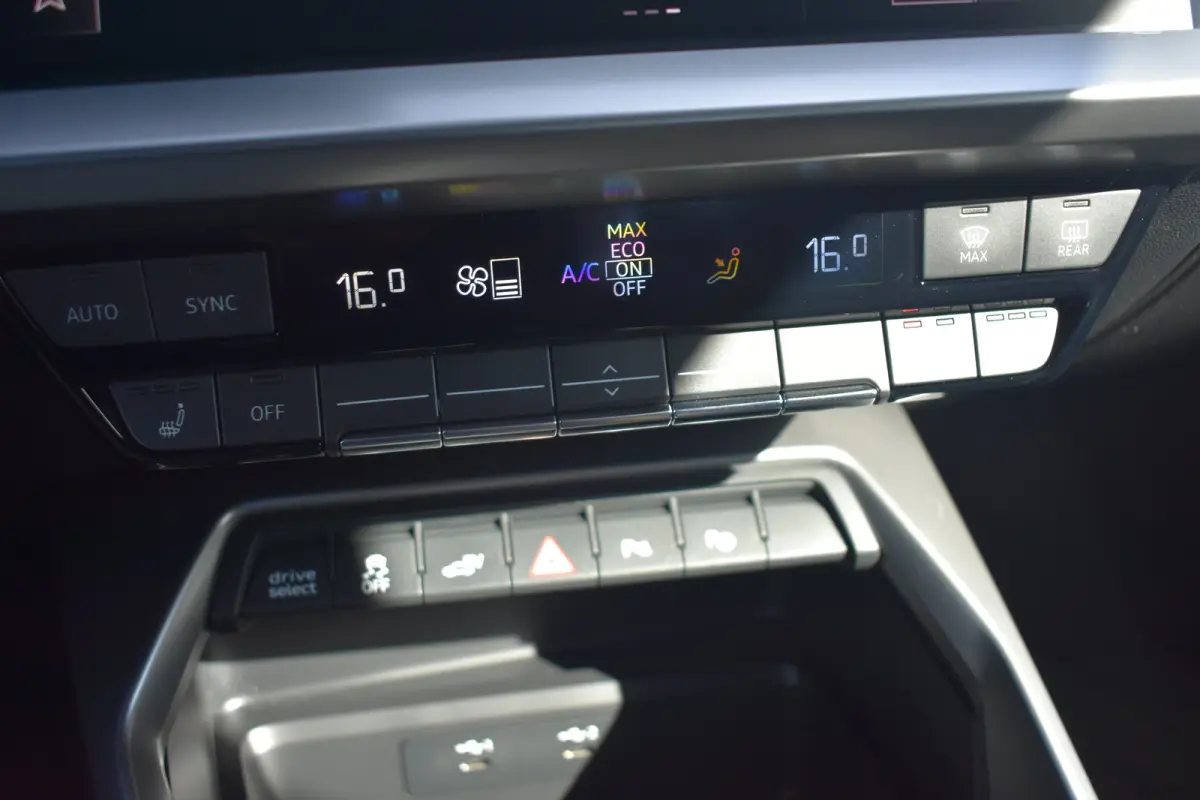 40 TFSI e 204pk S-Tronic Edition | Cruise Control | Verwarmbare voorstoelen voor | MMI Navigatie | 17'' lichtmetalen velgen