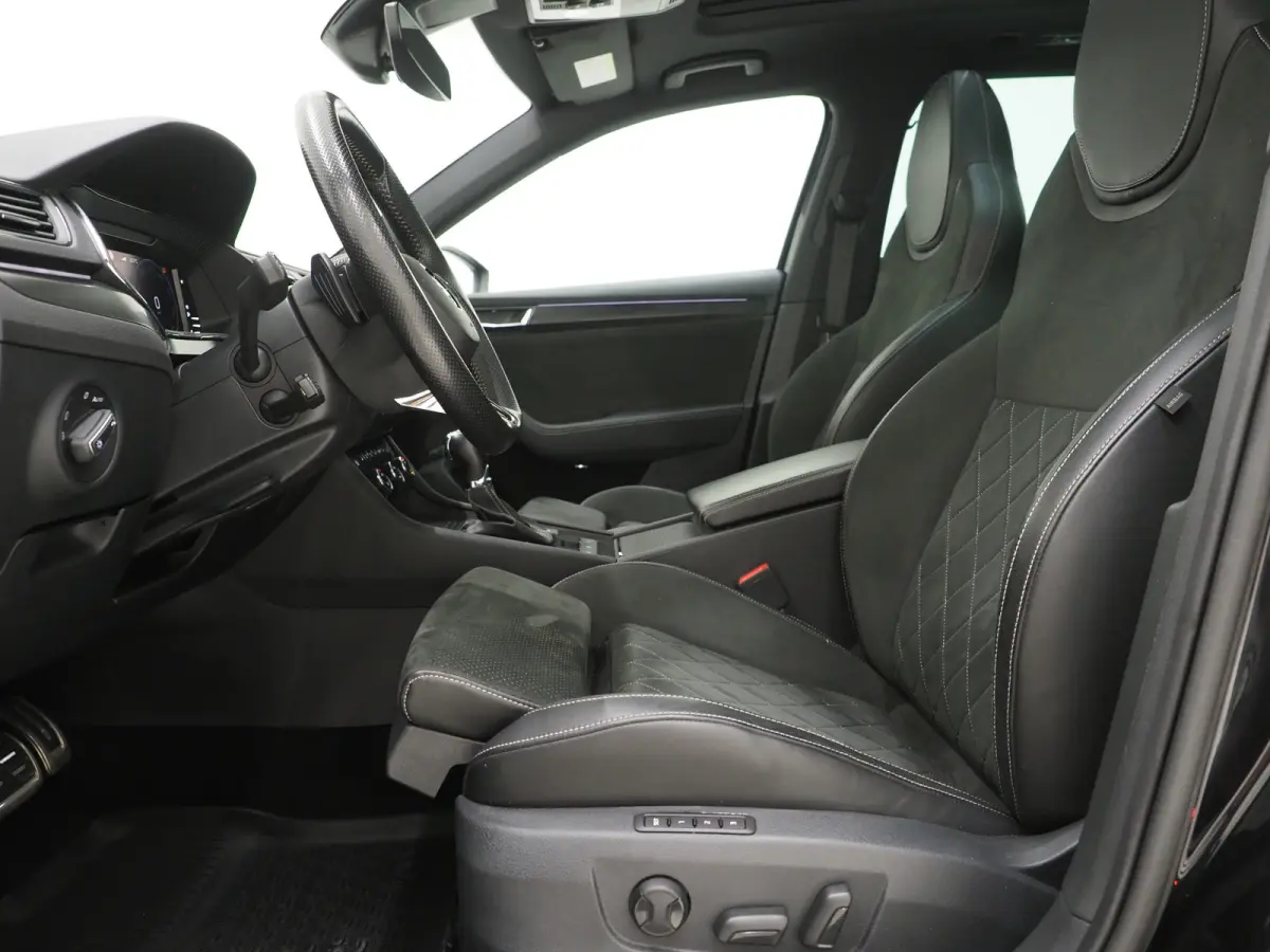 1.4 TSI iV Sportline | Leder/Alcantara | Trekhaak | Carbon | Canton | Memory | Sfeerlicht | Keyless