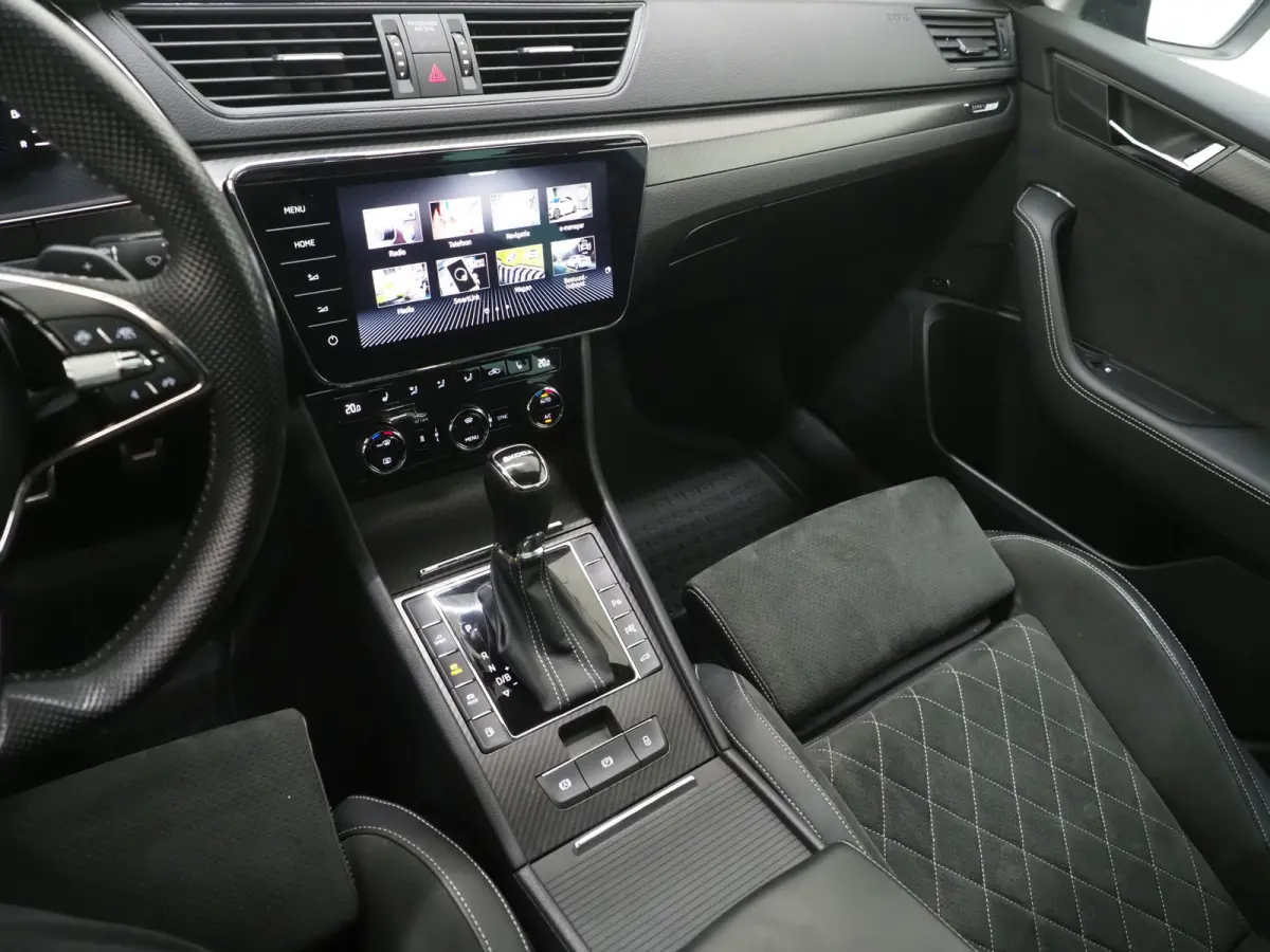 1.4 TSI iV Sportline | Leder/Alcantara | Trekhaak | Carbon | Canton | Memory | Sfeerlicht | Keyless