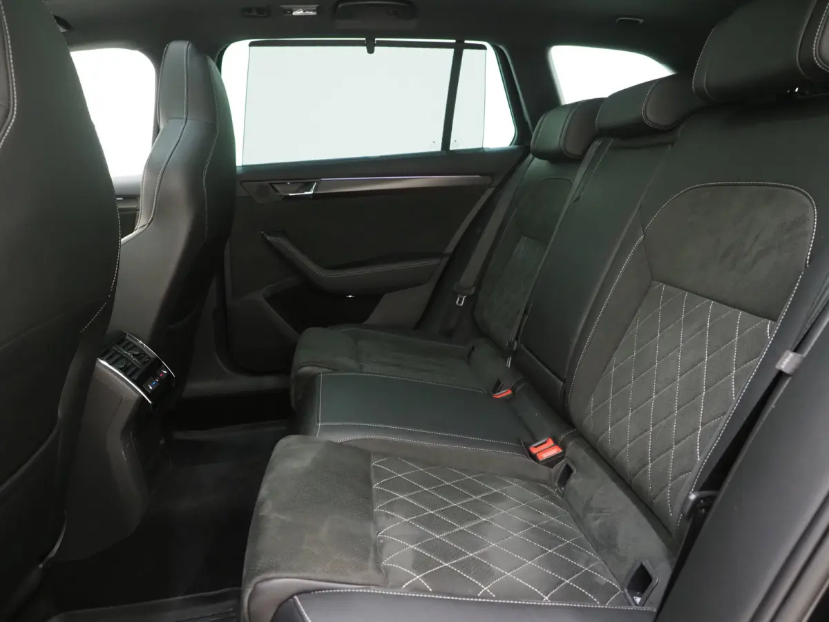 1.4 TSI iV Sportline | Leder/Alcantara | Trekhaak | Carbon | Canton | Memory | Sfeerlicht | Keyless