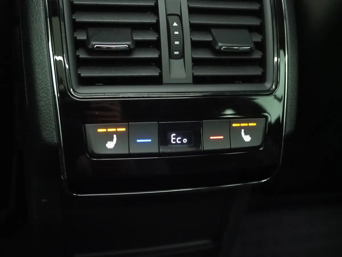 1.4 TSI iV Sportline | Leder/Alcantara | Trekhaak | Carbon | Canton | Memory | Sfeerlicht | Keyless